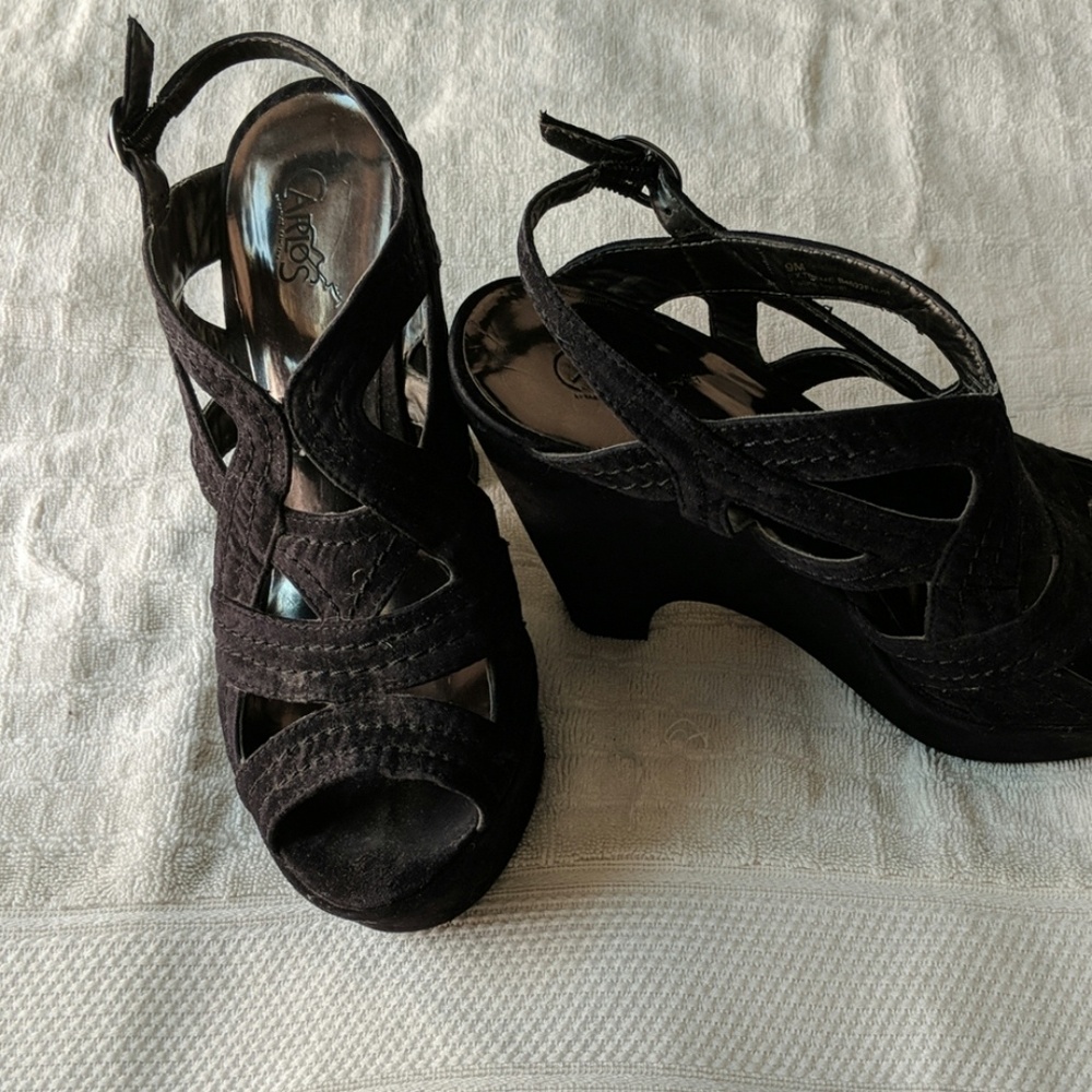 Carlos Santana black suede wedge shors